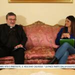 Caro vita, Mons. Calvosa con i manifestanti: «Chi governa apra gli occhi»