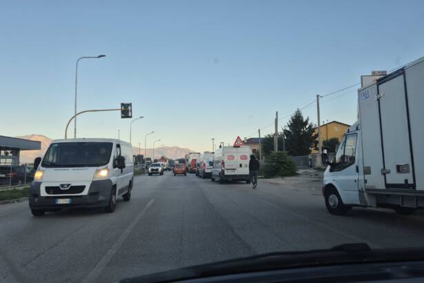Sciopero autotrasportatori, blocchi a Sala Consilina, Polla e Padula: passano solo le auto